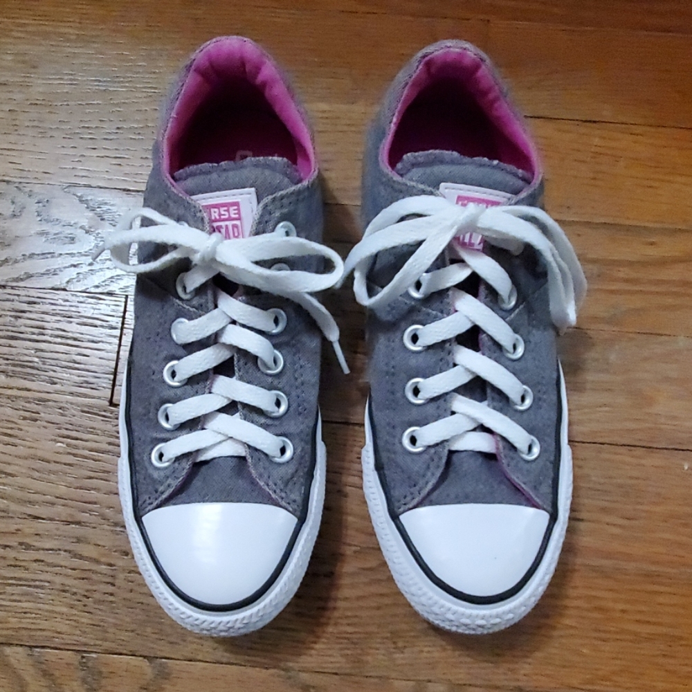 Woman Converse